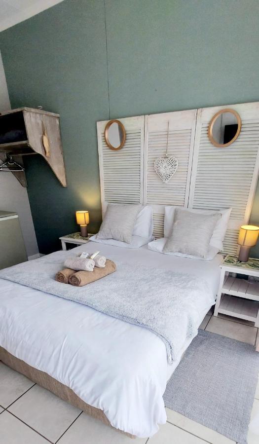 The Coelacanth Guest House And Beach Thyme Self Catering Kiddʼs Beach エクステリア 写真