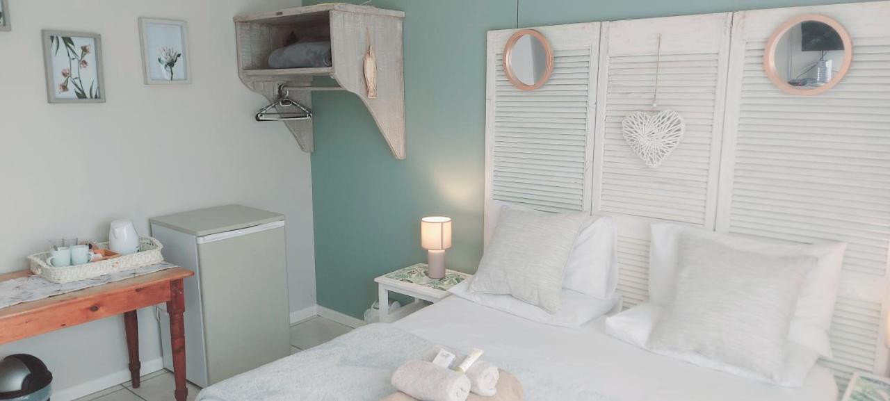 The Coelacanth Guest House And Beach Thyme Self Catering Kiddʼs Beach エクステリア 写真